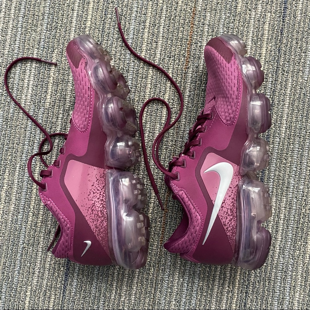 Nike vapormax maroon